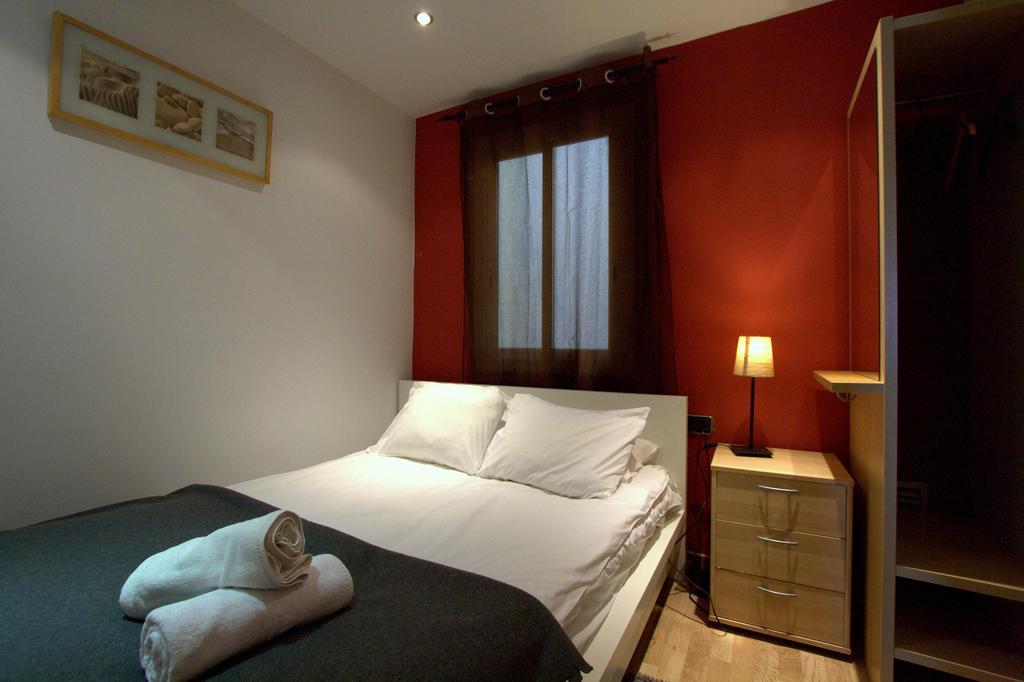 Be Mate Paseo De Gracia Aparthotel Barcelona Room photo